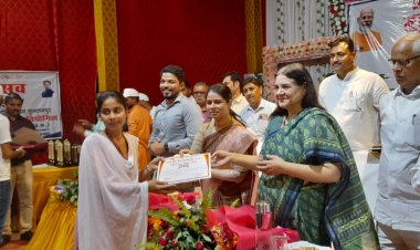 मा0 सांसद महोदया द्वारा नेहरू युवा केन्द्र द्वारा आयोजित ‘जिला युवा उत्सव कार्यक्रम‘ का किया गया शुभारम्भ।