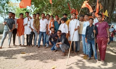 शिवपुरी जिले के ग्राम अमोलपटा में विश्व हिंदू परिषद बजरंग ने निकाली हनुमान जन्म उत्सव पर भव्य शोभा यात्रा।