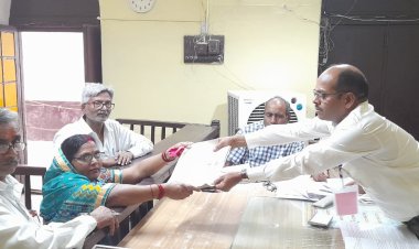 जिला मजिस्ट्रेट/जिला निर्वाचन अधिकारी(पं0न0नि0) द्वारा नामांकन केन्द्रों का किया गया निरीक्षण।