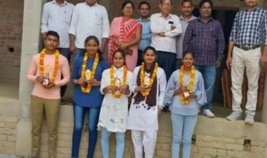 विद्यालय में प्रथम व द्वितीय, तृतीय अंक प्राप्त करने वाले बच्चों को किया गया  गोल्डन शील्ड से सम्मानित।