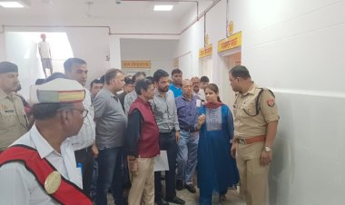 जिलाधिकारी द्वारा आगामी 30 मई, 2023 को मा0 उपमुख्यमंत्री, उ0प्र0 द्वारा प्रस्तावित उदघाटन कार्यक्रम के दृष्टिगत नवनिर्मित बिरसिंहपुर  चिकित्सालय का किया गया निरीक्षण।