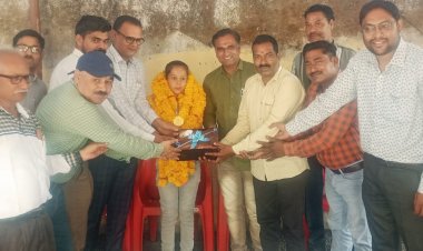 स्वर्ण पदक विजेता खिलाड़ी मानवी बैरागी को किया सम्मानित