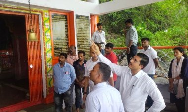कलेक्टर श्री गुप्ता ने माता टेकरी पर बीती रात हुई पत्थर गिरने की घटना का निरीक्षण कर संबंधित अधिकारियों को दिये आवश्यक दिशा-निर्देश