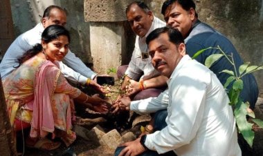देवास जिले में आयुष विभाग ने ग्रामीण आरोग्य केन्द्रों तथा औषधालयो में रोपे फलदार पौधे