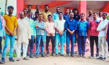 सोशल मीडिया पर इन दिनों कुछ तथाकथित मीडिया बंधु भ्रमित खबर प्रकाशित कर रहे हैं की देवसर विधायक से नाराज पदाधिकारियों ने दिया सामूहिक इस्तीफा