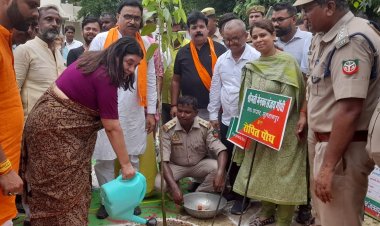 मा0 राज्य मंत्री, संसदीय कार्य, चिकित्सा स्वास्थ्य, परिवार कल्याण तथा मातृत्व एवं शिशु विभाग, उ0प्र0/नोडल अधिकारी की अध्यक्षता में जनपद स्तरीय वृहद वृक्षारोपण कार्यक्रम का हुआ आयोजन।