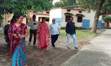 जिलाधिकारी द्वारा विकास खंड कार्यालय, कुड़वार का किया गया औचक निरीक्षण।