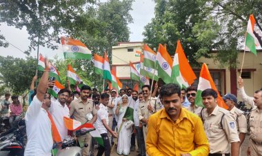 हर घर तिरंगा अभियान के अंतर्गत नरवर मे निकली तिरंगा यात्रा