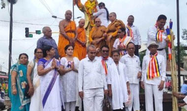 बौद्ध धर्मगुरु पहुंचे देवास, अम्बेडकर प्रतिमा पर किया माल्यार्पण