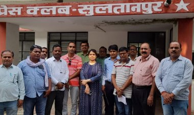 जिलाधिकारी द्वारा प्रेस क्लब की सभी आधारभूत सुविधाओं के सम्बन्ध में लिया गया जायजा।