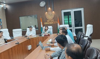 जिलाधिकारी की अध्यक्षता में सघन मिशन इन्द्रधनुष 5.0 अभियान के अन्तर्गत जिला टास्क फोर्स की बैठक हुई आयोजित।
