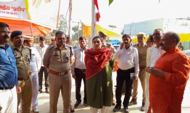 जिलाधिकारी द्वारा आगामी विजयदशमी के अवसर पर लगने वाले पाण्डेयबाबा मेला की तैयारियों के सम्बन्ध में किया गया स्थलीय निरीक्षण।
