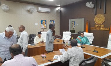 जिलाधिकारी की अध्यक्षता में कलेक्ट्रेट सभागार में जनता दर्शन का हुआ आयोजन।