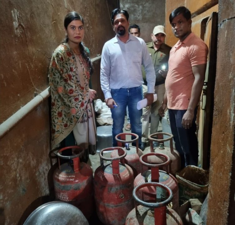 देवास जिले में एलपीजी गैस के दुरूपयोग को रोकने के लिए की जा रही है कार्यवाही