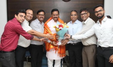 नवी मुंबई काँग्रेस कमिटीचे उपाध्यक्ष मा. ज्ञानदीप सिंह चांढोक यांना बैसाखी निमित्त भेट देऊन मनःपूर्वक शुभेच्छा दिल्या