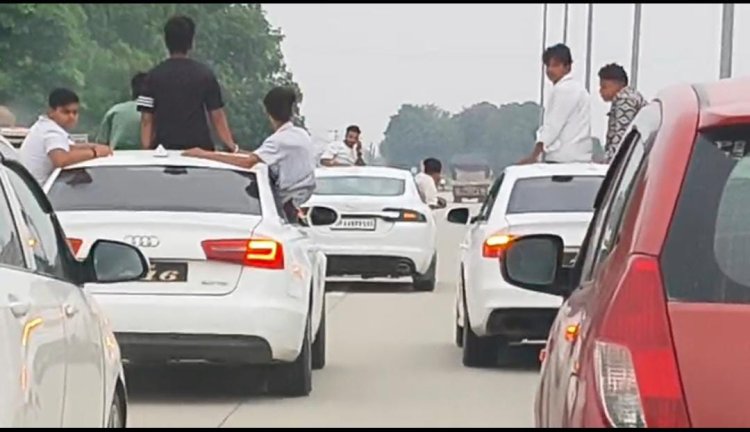 मनबढ़ युवकों के गजब के शौक का वीडियो आया सामने, लग्ज़री कारों से स्टंटबाज़ी करते युवकों का वीडियो हुआ वायरल।