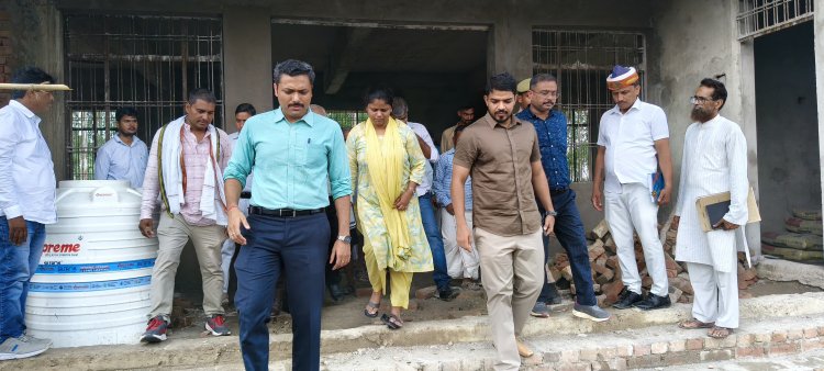 DM व CDO द्वारा संयुक्त रूप से राज्य योजनान्तर्गत निर्माणाधीन कृष्ण प्रणामी मन्दिर, वि0ख0 बल्दीराय के पर्यटन विकास/सौदर्यींकरण कार्य का किया गया औचक निरीक्षण।