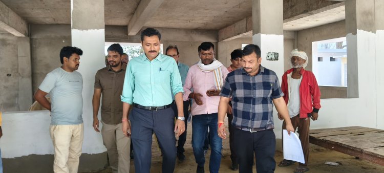 DM व CDO द्वारा संयुक्त रूप से राज्य योजनांतर्गत चल रहे निर्माण कार्य माता परमेश्वरी देवी धाम के पर्यटन विकास कार्य, वि0ख0 धनपतगंज का किया गया औचक निरीक्षण।