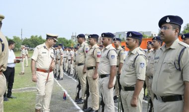 पुलिस उप महानिरीक्षक राजेश सिंह चंदेल द्वारा किया गया पुलिस लाईन का वार्षिक