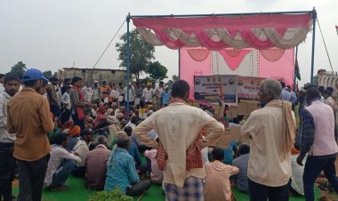 कोरावल विकास मंच द्वारा क्षेत्रीय समस्याओं को लेकर किया गया धरना प्रदर्शन