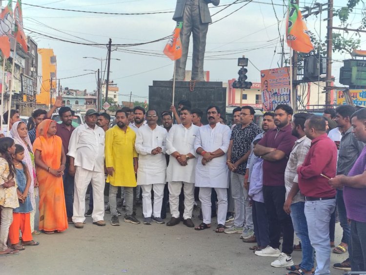 भाजयुमों ने जलाया राहुल गांधी का पुतला