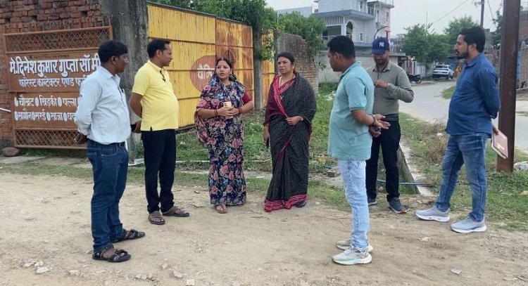 वार्ड की क्षतिग्रस्त सड़को की तत्काल मरम्मत कराकर आवागम को सुगम बनाये: महापौर