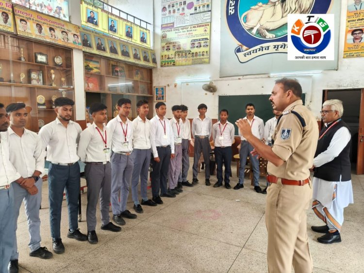 सड़क दुर्घटनाओं की रोकथाम हेतु अभियान: 55 वाहनों पर हुई कार्रवाई, छात्र-छात्राओं को दिए गए यातायात नियमों के पाठ