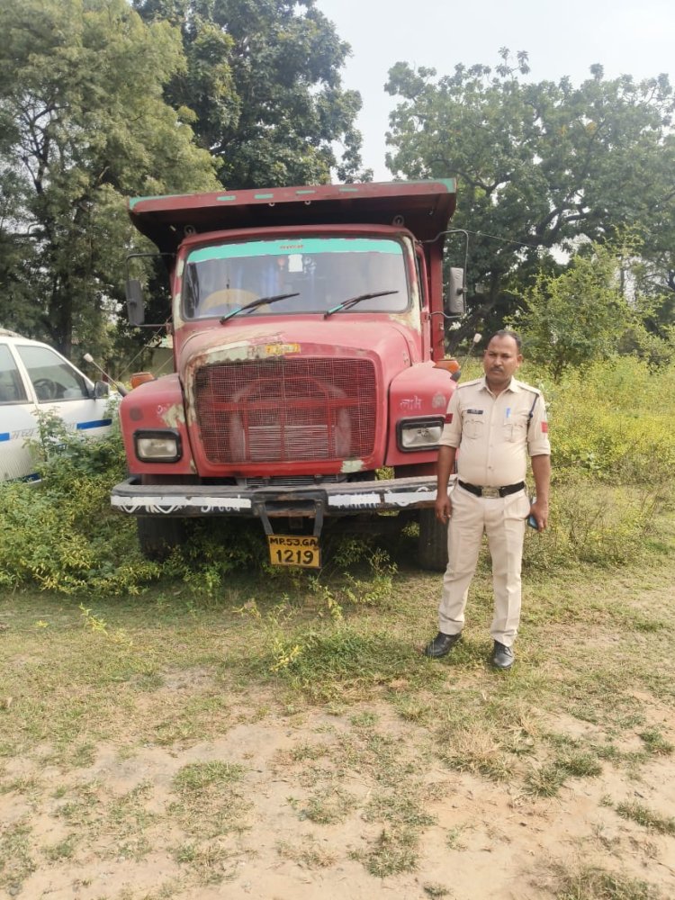 वाहन चेकिंग के दौरान माडा पुलिस ने अवैध गिट्टी का परिवहन करते पकड़ा