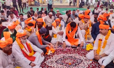 बाबा कमाल रे. अ.धार के आस्ताने मुबारक़ पर चादर पेश कर किया उर्स का आगाज़